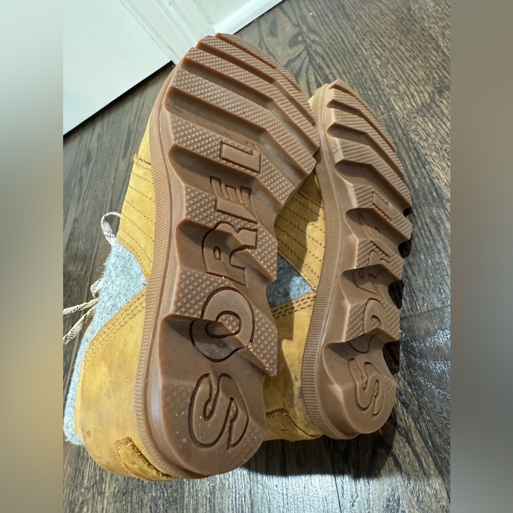 Sorel • LEXIE Wedge Felt Waterproof Ankle Boot in Camel (8) - Picture 8 of 9